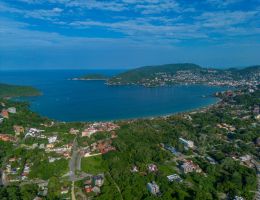 Foto 4 de Venta de Lote Exclusivo con Vista a la Bahía de Zihuatanejo y Playa Larga
